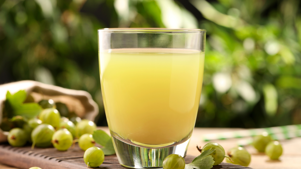 6 benefits of drinking amla shot every morning