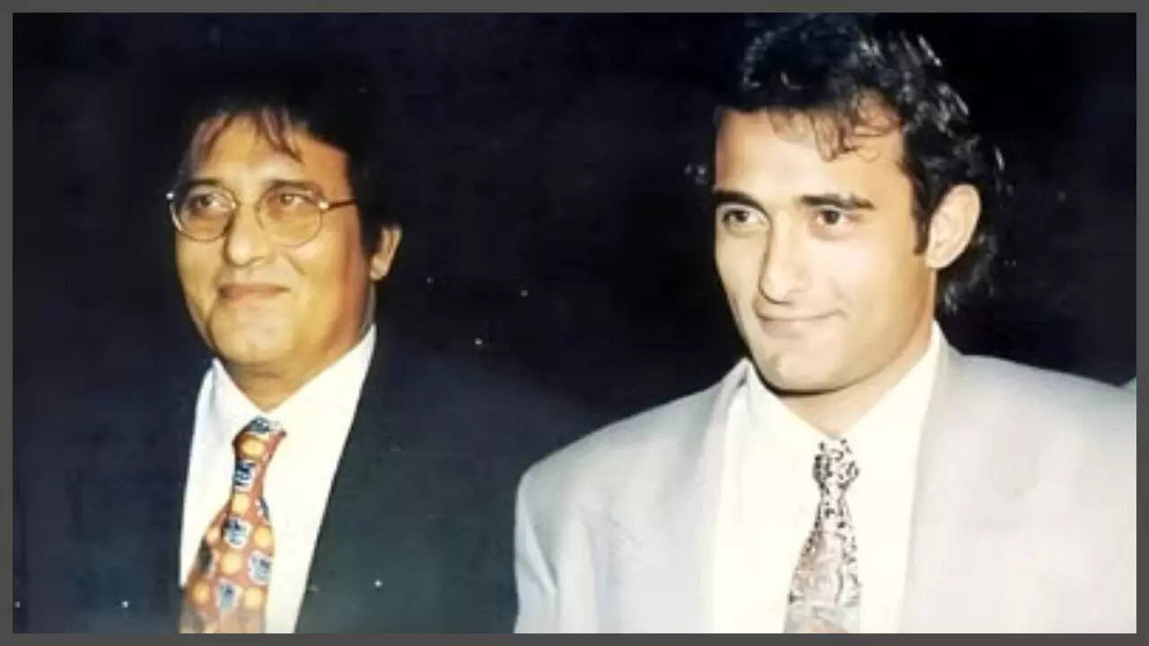 Vinod Khanna hired director for Akshaye Khanna's debut