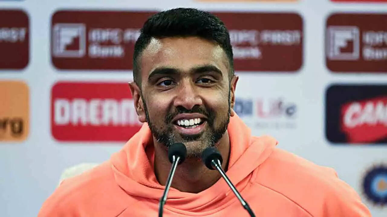 3rd Test Live: India 260 all out, Australia innings delayed due to rain