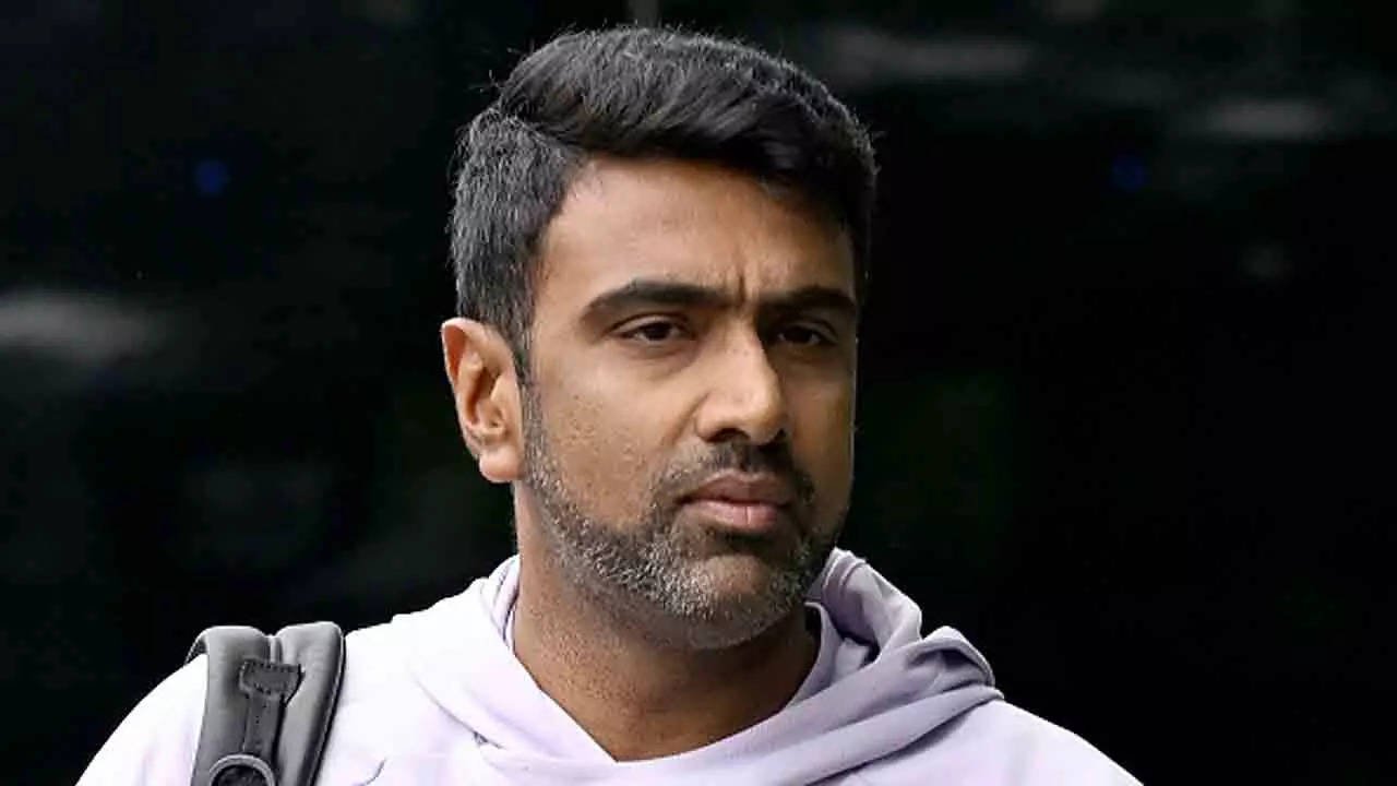 ‘Ashwin started as a batsman…’: Murali hails India spinner