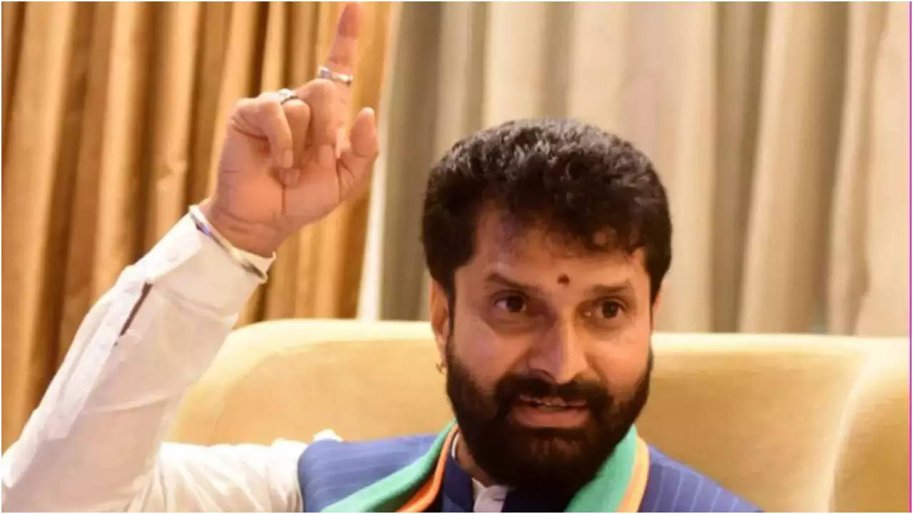 Derogatory remarks: K'taka BJP leader booked, taken into custody