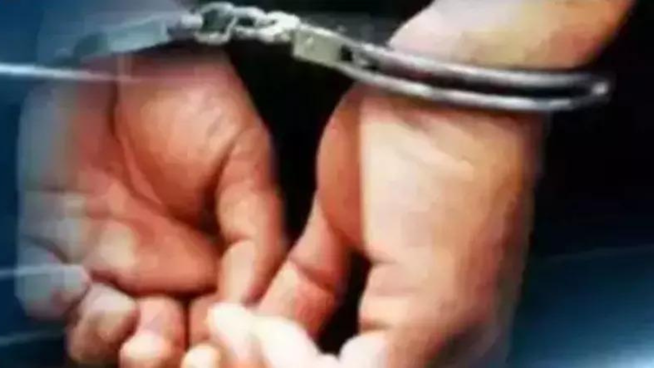 J&K Police nab 2 drug peddlers with heroin, pistol