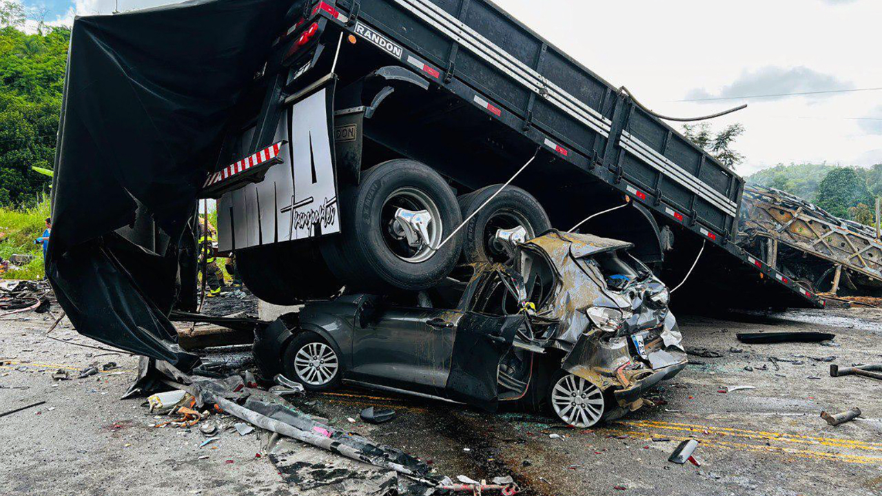 22 dead as bus collides with truck in Brazil