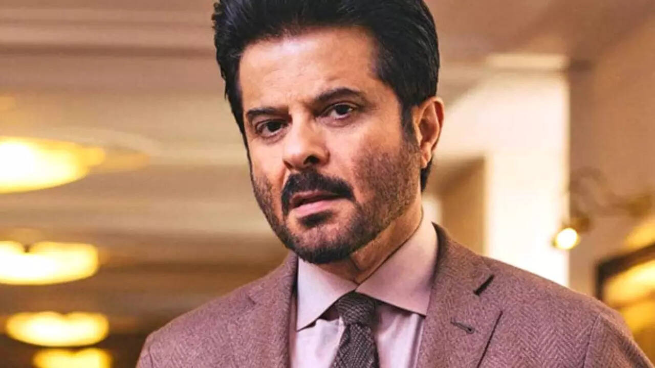 Anil Kapoor celebrates 68th birthday with paparazzi