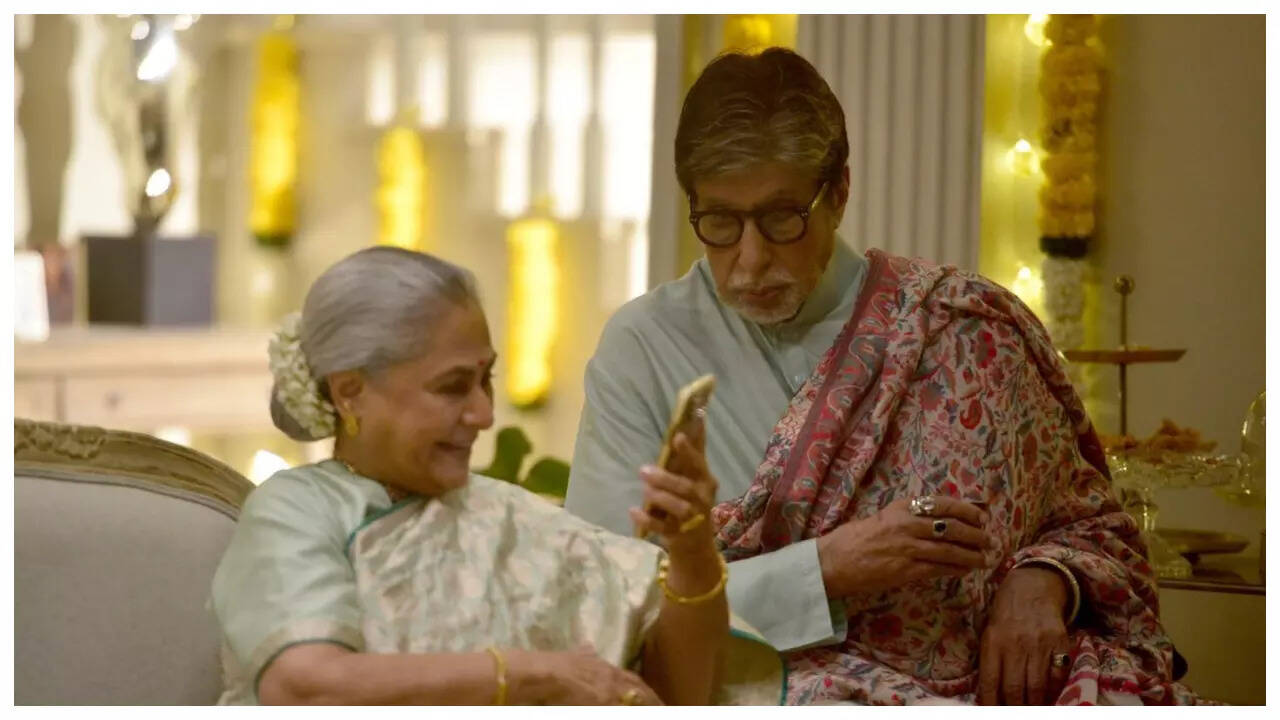 Big B reveals he still brings ‘gajra’ for Jaya Bachchan
