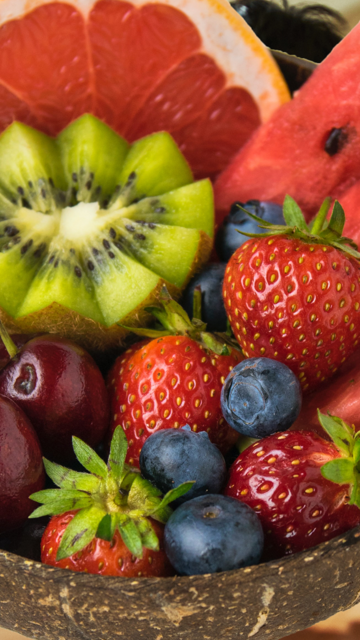 10 fruits you must eat with their skin on