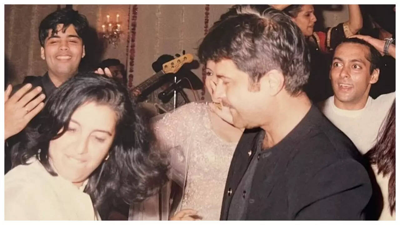 Farah's bday greeting for AK has THIS rare pic