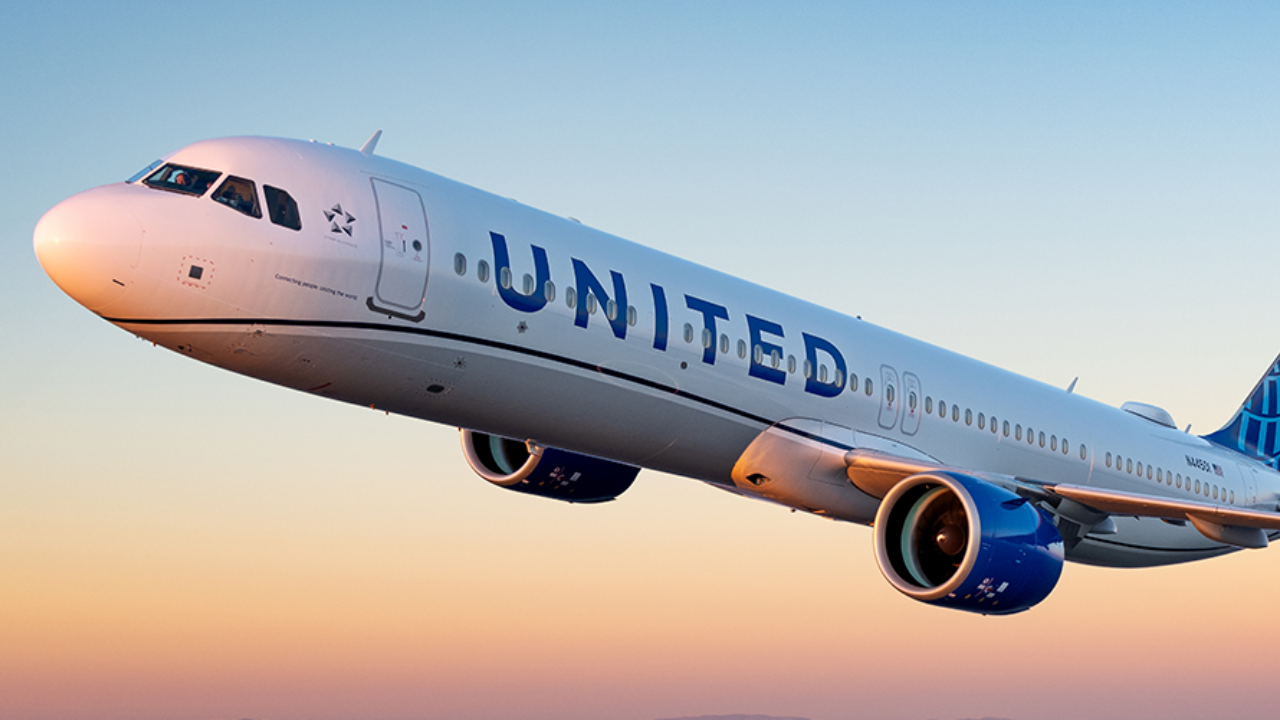 Dead body found in wheel well of United Airlines plane after Hawaii touchdown – Not clear how or when