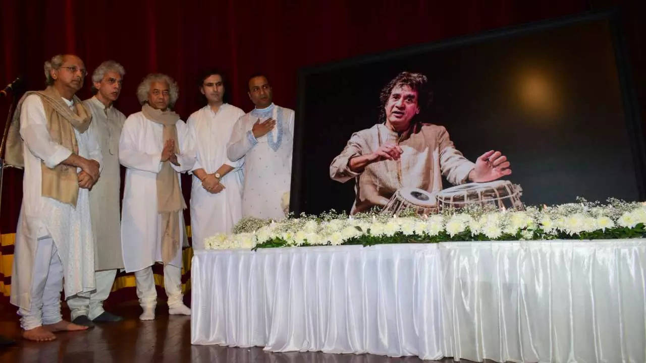 Zakir Hussain’s brothers pay tribute at prayer meet