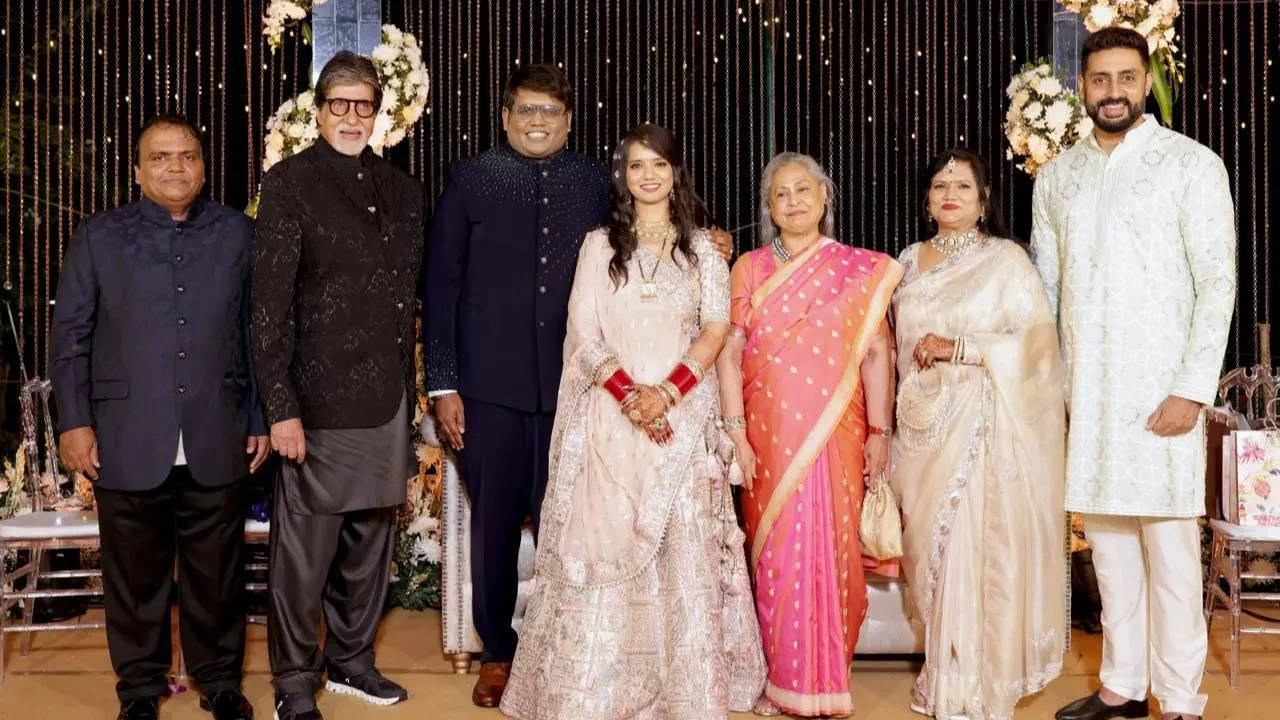 Abhishek-Big B-Jaya attend a wedding; fans miss Ash