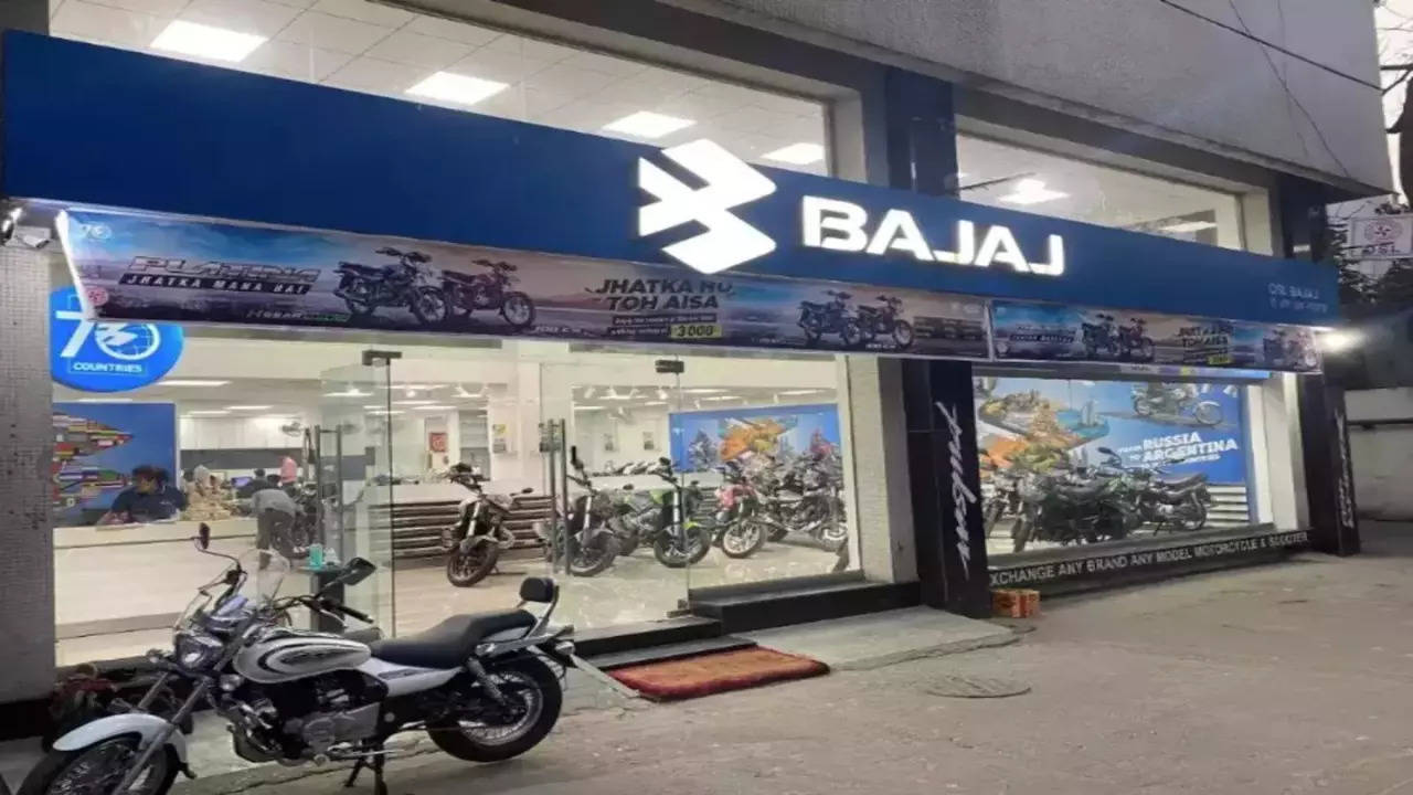 Bajaj Auto December sales decline to 3,23,125 units