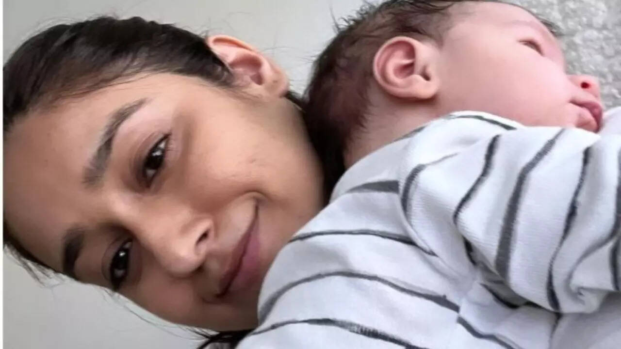 Ileana D'Cruz sparks pregnancy rumors with New Year post