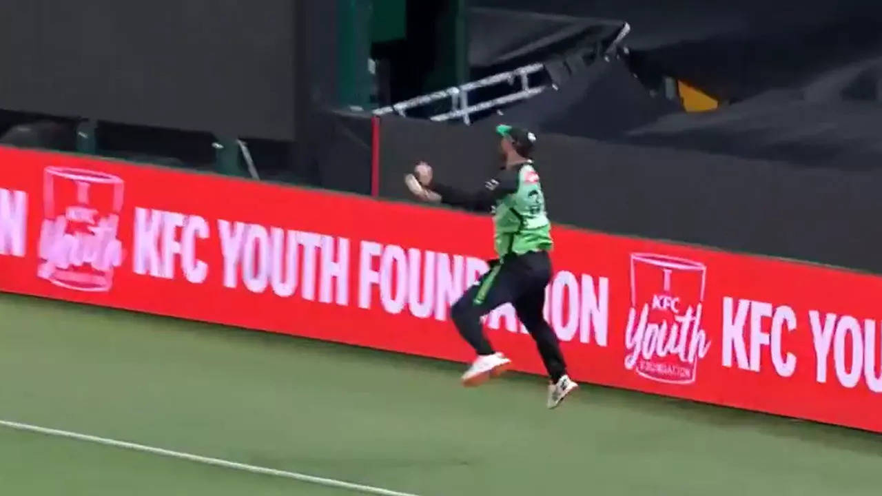 Maxwell turns 'LeBron' to pluck a blinder out of thin air. Watch