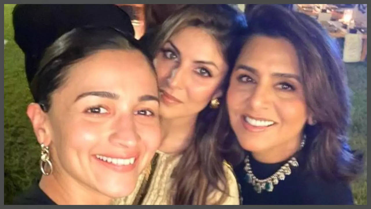 Riddhima shares lovely selfie with Alia and Neetu