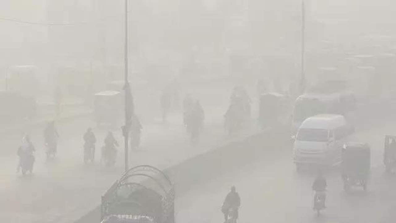 Pakistan: Lahore tops global pollution rankings with 'hazardous' air quality levels