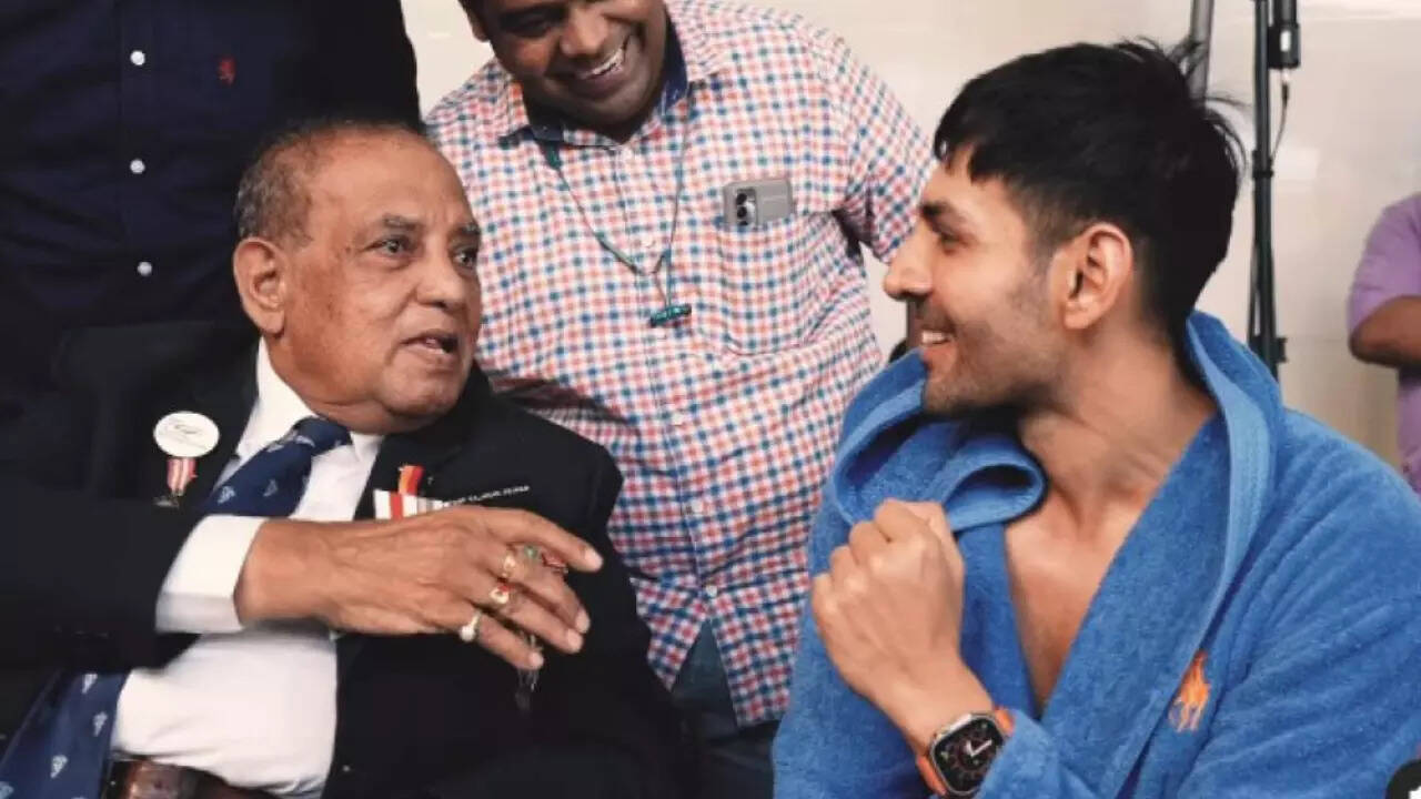 Kartik reacts to Murlikant Petkar's Arjuna award