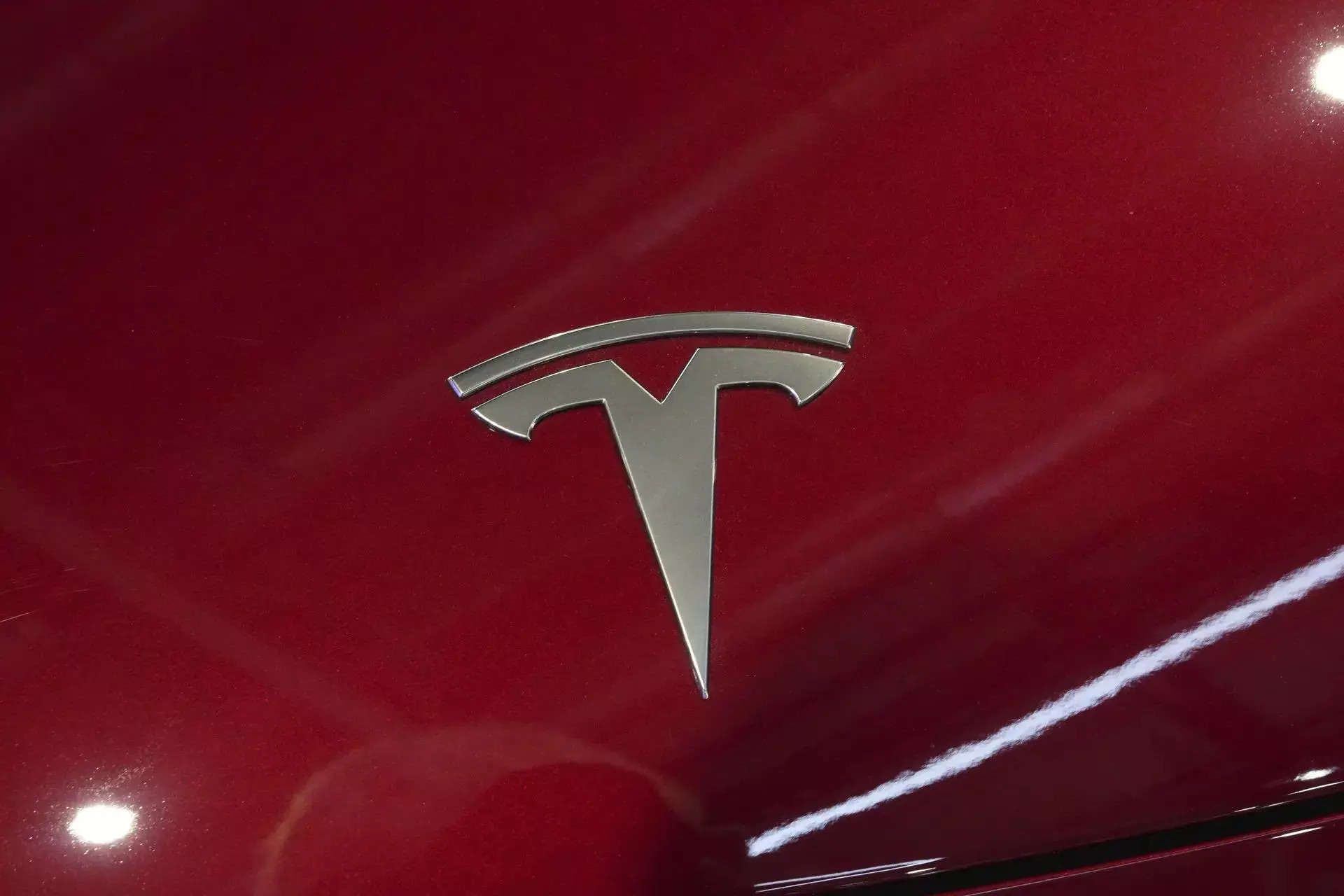 The Headlines – Tesla global sales drop first time in 9 years, down by 1.1%