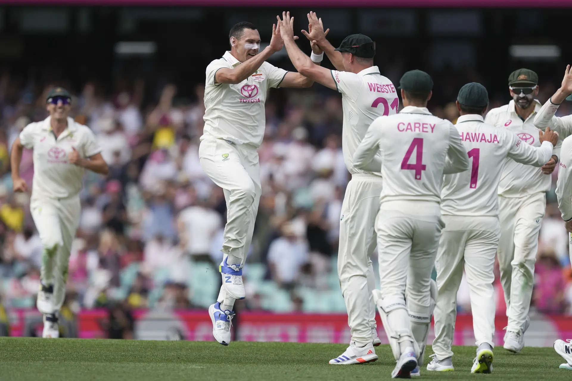 Australia’s precision leaves India gasping for runs at SCG