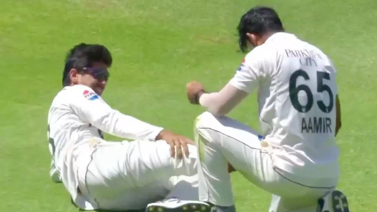 Injury scare for Pakistan as Saim Ayub limps off in second SA Test