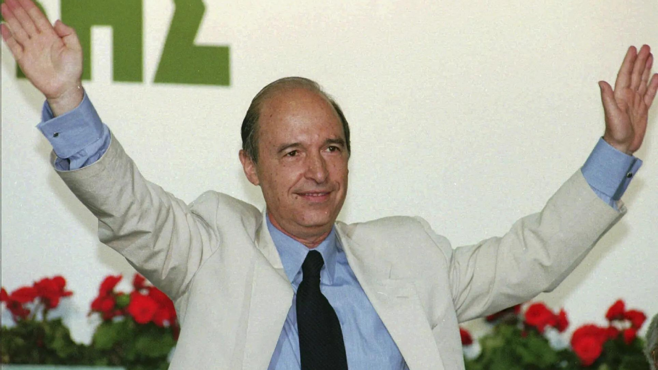 Costas Simitis, former Greek prime minister and eurozone architect, dies at 88