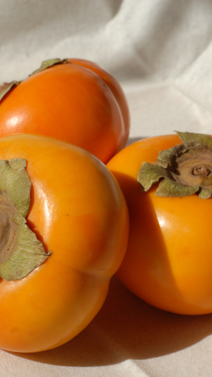 9 reasons to eat persimmon fruit in winter