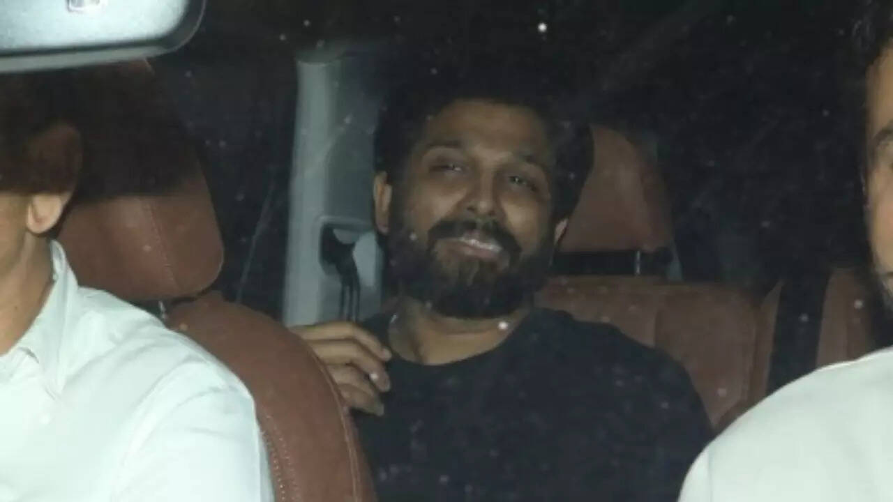 Allu Arjun visits Sanjay Leela Bhansali at his office