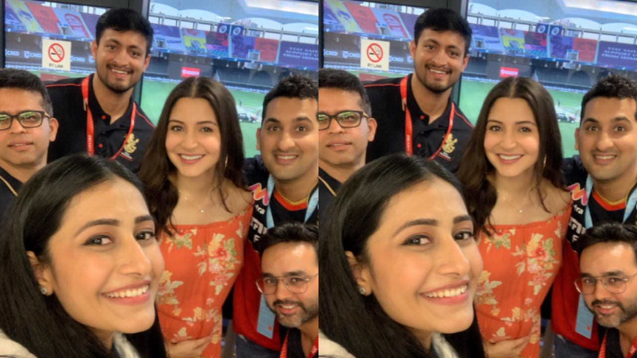 When Dhanashree posed with Anushka during IPL 2020