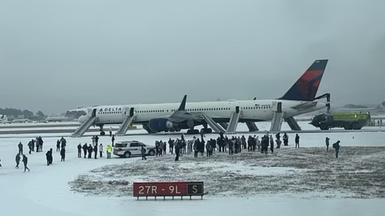 Watch: Delta aborts takeoff; 200 passengers deplaned on emergency slides in snow, 4 injured