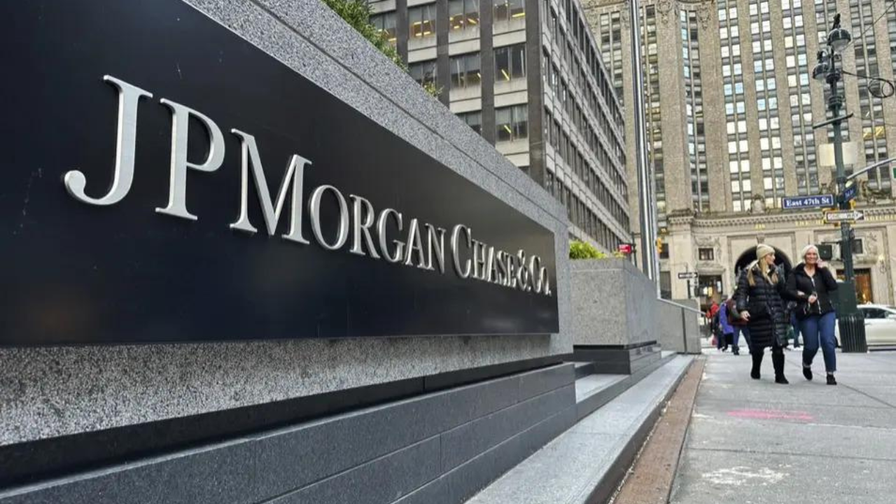 JPMorgan's net income jumps 50% to more than $14 billion in the final quarter of 2024