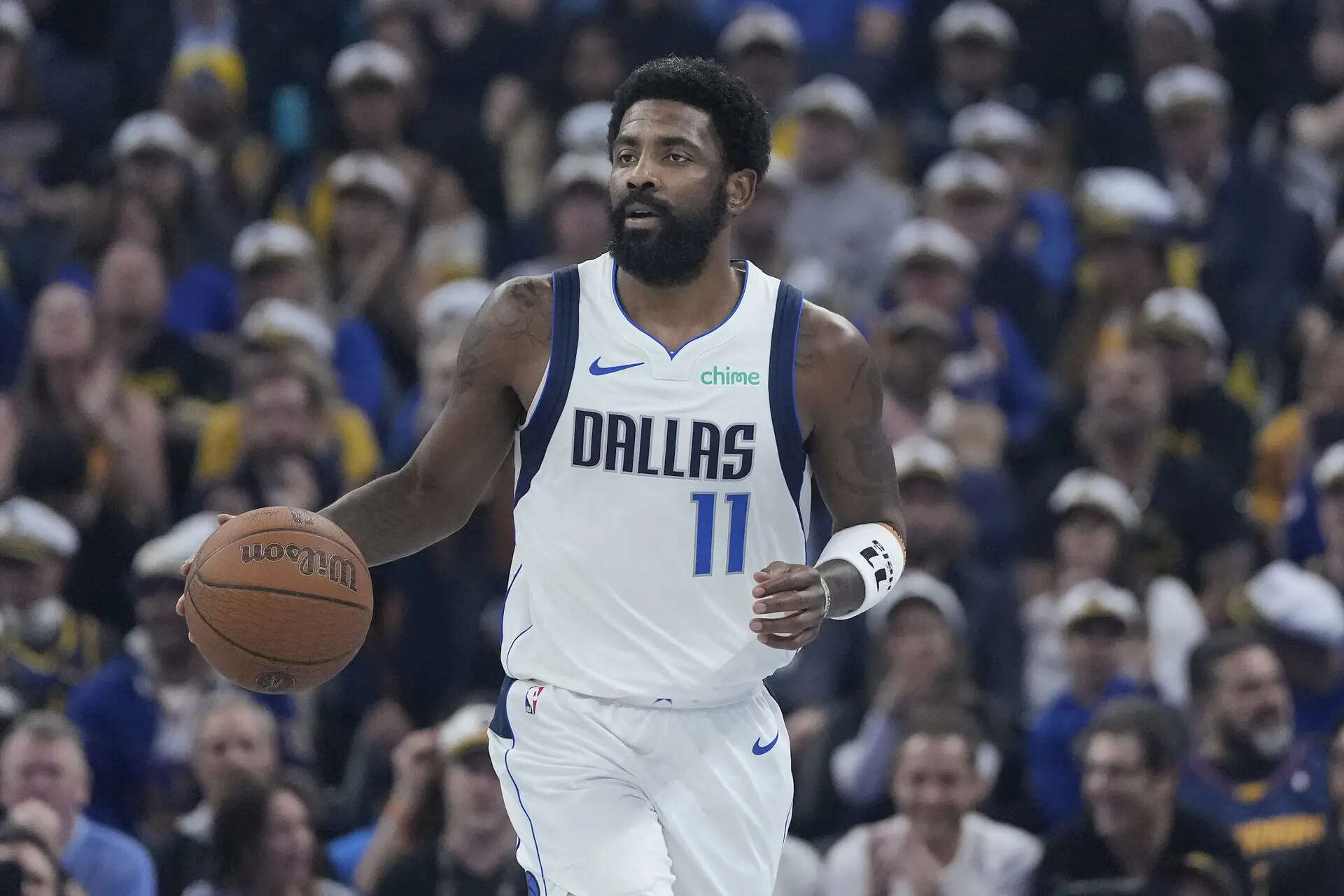 Mavericks' Kyrie Irving