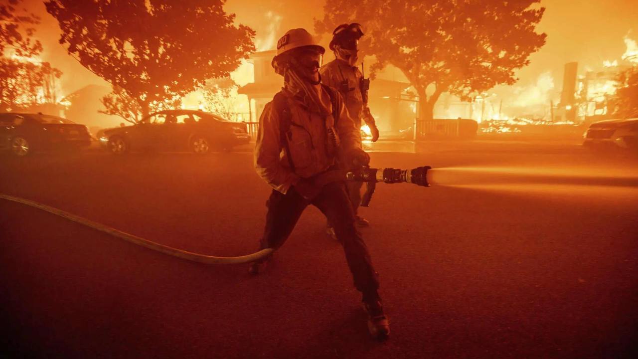 Did Los Angeles officials fail to act in time? 1,000 firefighters held back until blaze went out of control, say reports