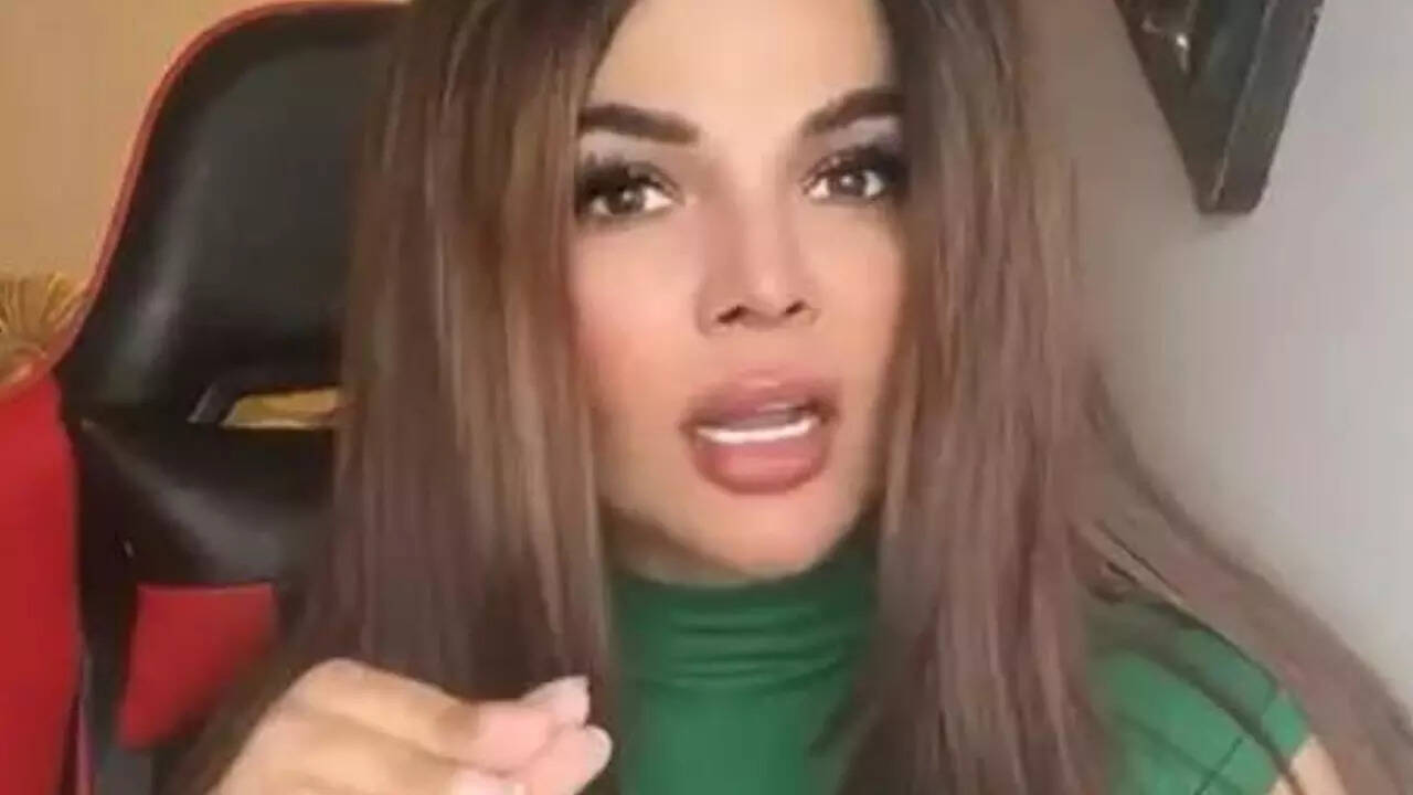 Saif Ali Khan stabbed: Rakhi Sawant reacts