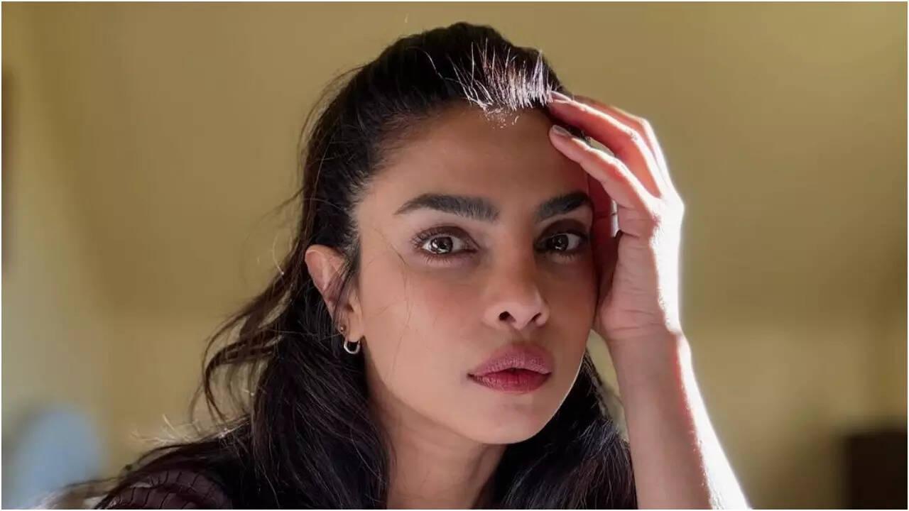 Priyanka praises Hrithik and Rakesh Roshan for anti-nepotism