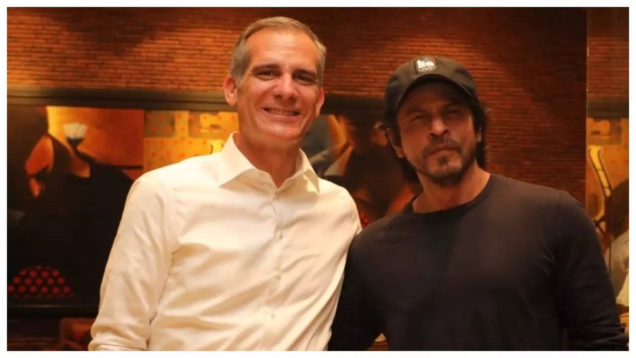 US Ambassador mentions SRK’s dialogue in farewell video