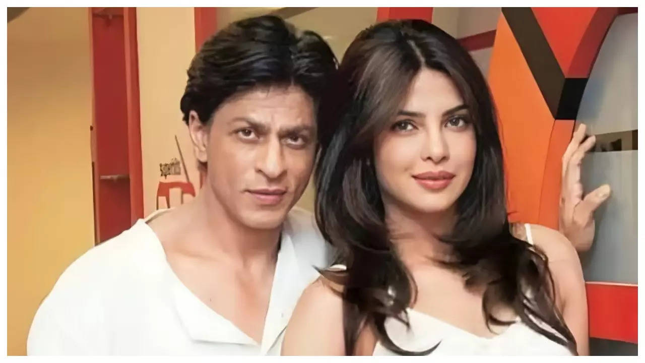 Priyanka’s old tweets swooning about SRK resurfaces