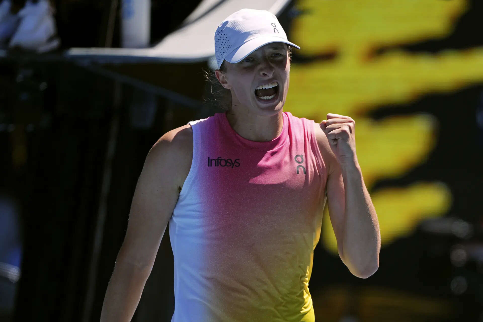Iga Swiatek breezes into Australian Open semis, set to face Keys