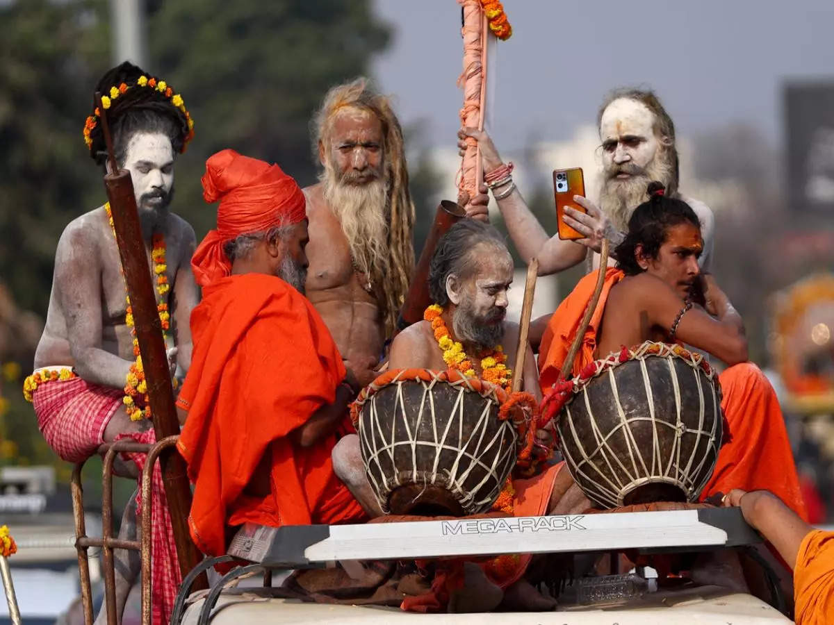 How to reach Prayagraj from Delhi to experience the Mahakumbh 2025