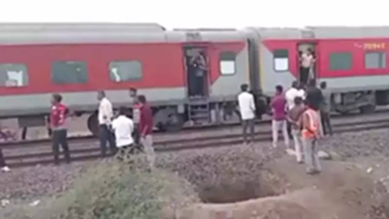 ‘Pantry car tea seller triggered rumour of fire’: Pawar on Jalgaon train tragedy