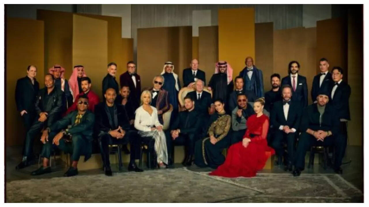 Shraddha-Hrithik pose with Morgan Freeman, Anthony Hopkins