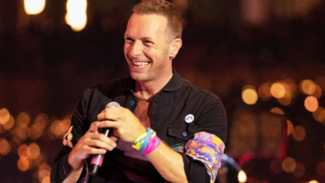 Chris Martin shares gratitude to fans in Hindi