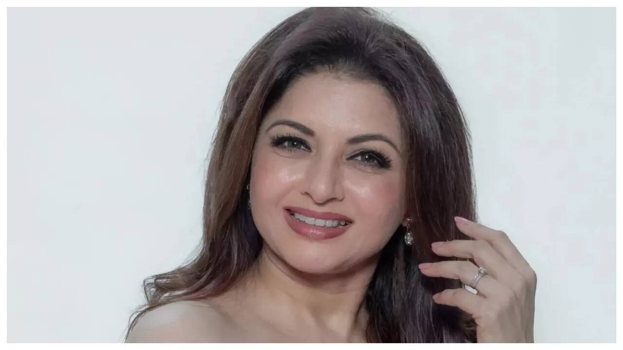 Netizens slam Bhagyashree's feminism remarks