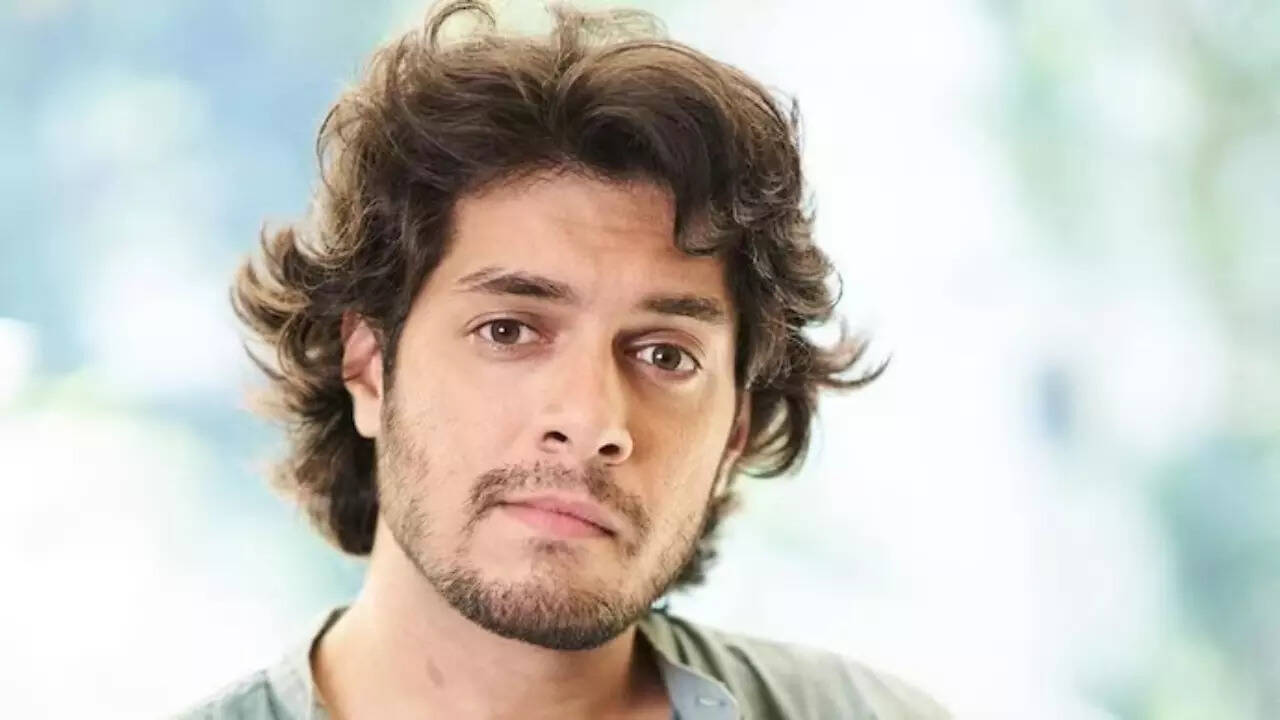 Junaid regrets his playful comment on Aamir's ex-wives