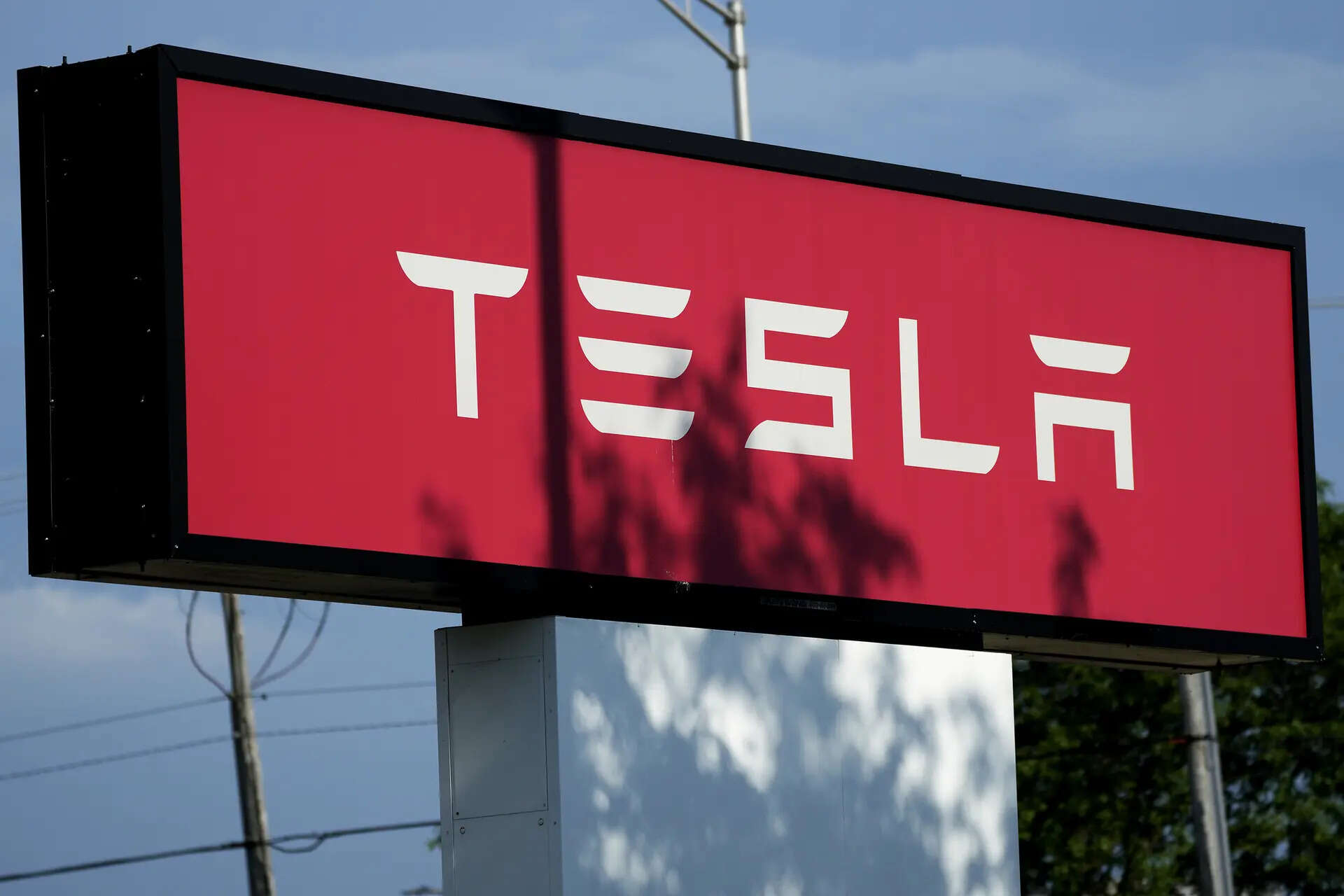 Tesla results miss estimates as company projects 2025 auto volume growth