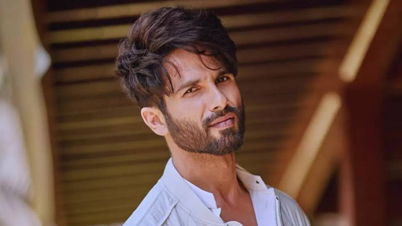Shahid says he lost self-respect in love, netizens react