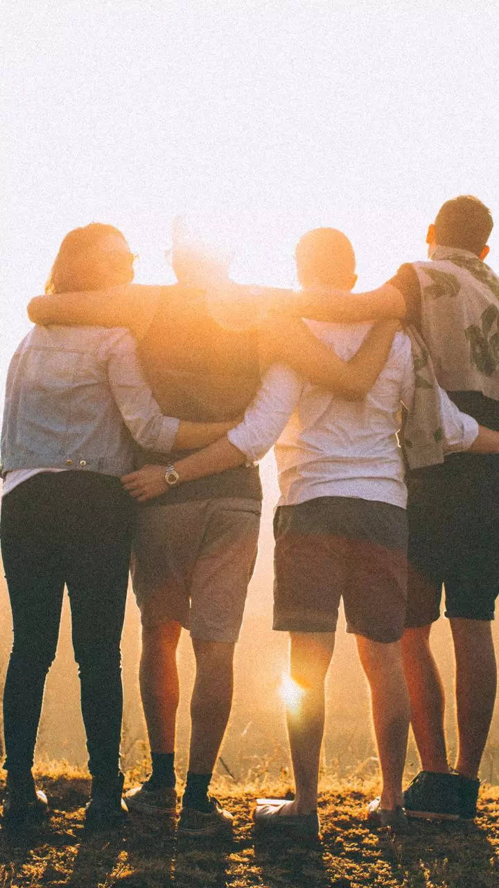 10 surprising health benefits of having a small friend circle