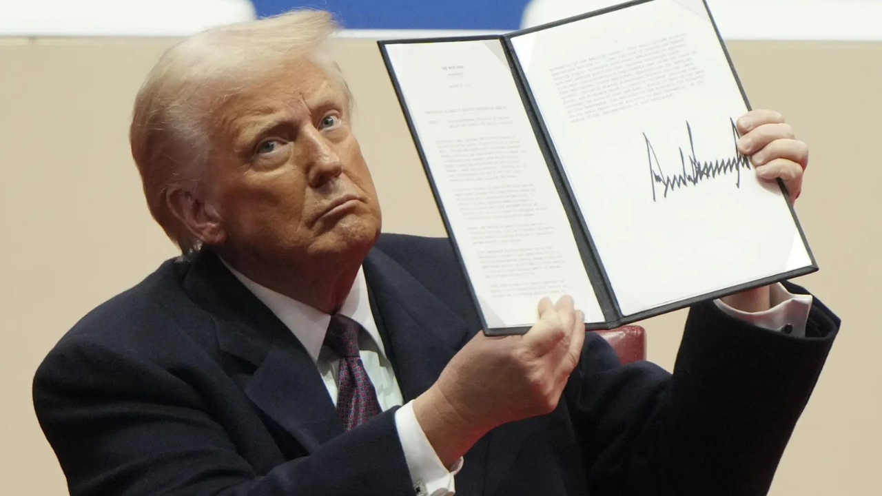 Trump approval rating slips in 1st week; majority back actions on immigration