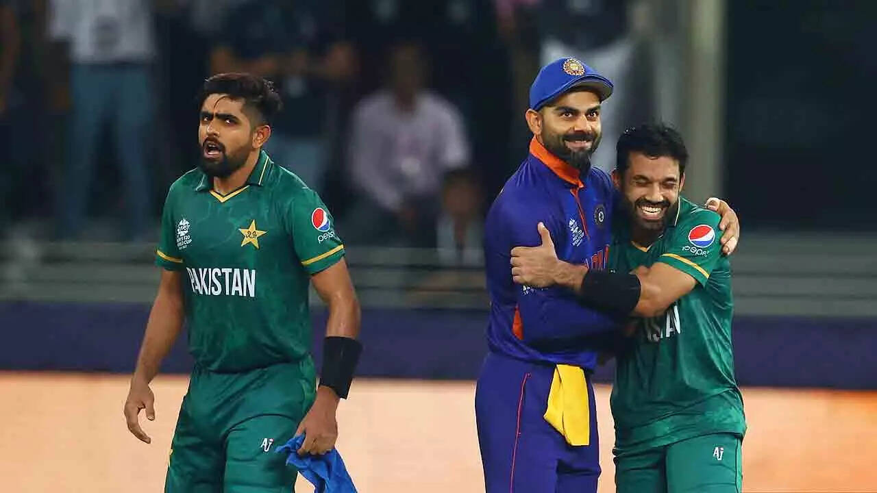 Don't get friendly with Indians on field: Ex-cricketer to Pak players