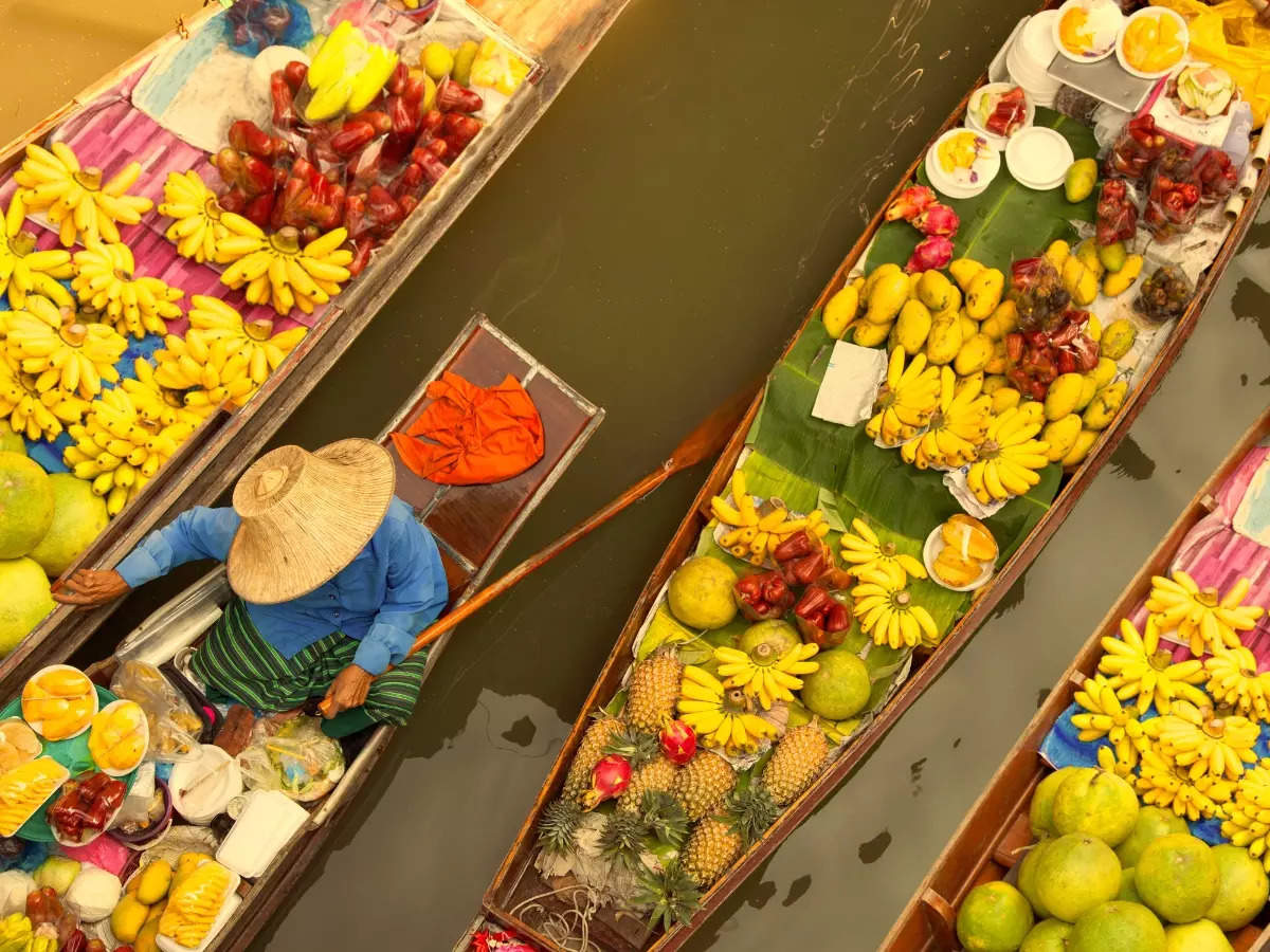 Asia’s 7 most vibrant floating markets you must visit