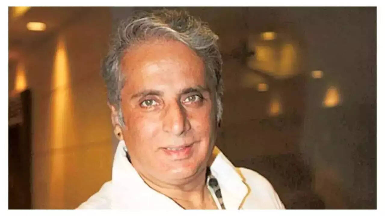 Meet Aditya Raj Kapoor, the only graduate in the Kapoor family