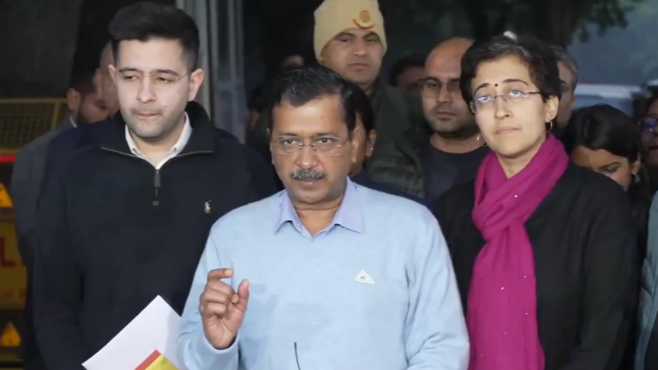 'Hooliganism, large scale voter suppression': Kejriwal to EC against BJP